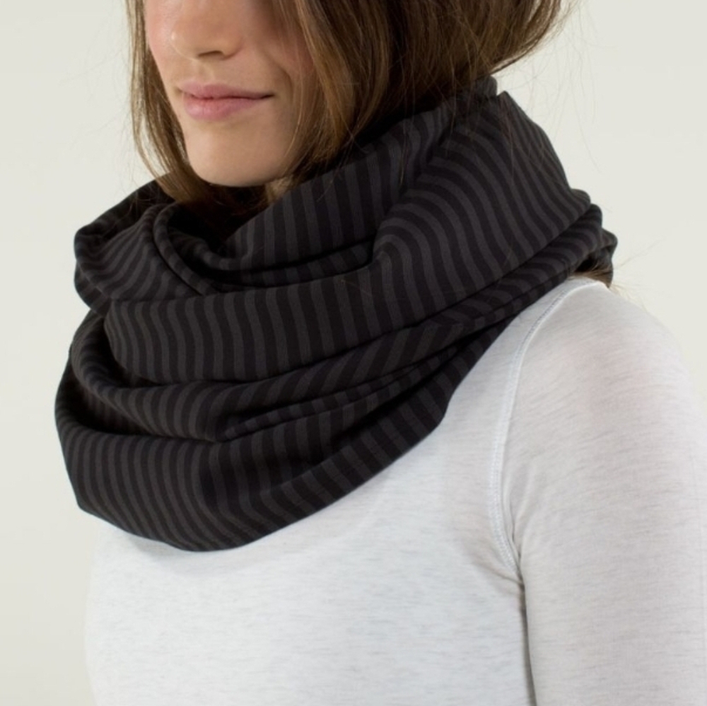 Lululemon Vinyasa Infinity Scarf Multi-way